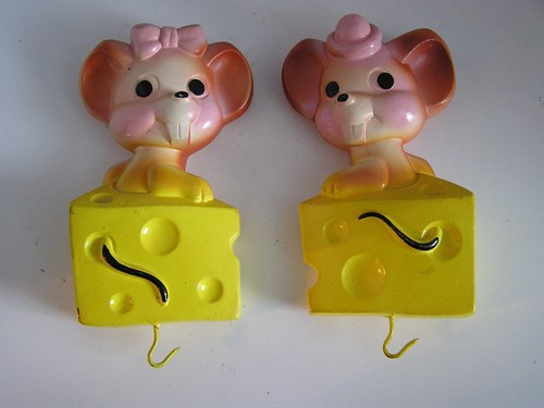 Vintage chalkware mouse - chalkware,